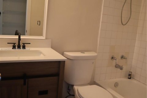 Condominio en alquiler en Pembroke Pines, Florida, 2 dormitorios, 73.11 m2 № 1999489 - foto 23