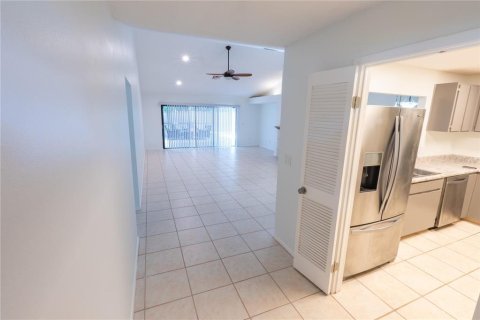 Casa en venta en Tampa, Florida, 3 dormitorios, 153.2 m2 № 1781304 - foto 12
