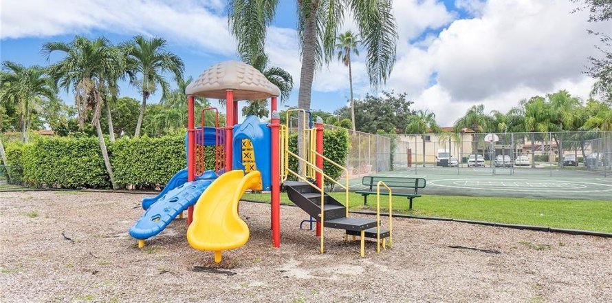 Townhouse in Sunrise, Florida 3 bedrooms, 148.83 sq.m. № 1103620