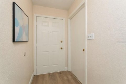 Condo in Pinellas Park, Florida, 2 bedrooms  № 1796059 - photo 3