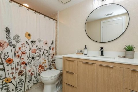 Condo in Pinellas Park, Florida, 2 bedrooms  № 1796059 - photo 9