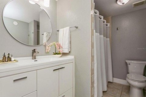 Condo in Pinellas Park, Florida, 2 bedrooms  № 1796059 - photo 11