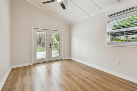 House in Saint Petersburg, Florida 3 bedrooms, 128.21 sq.m. № 1907785 - photo 25