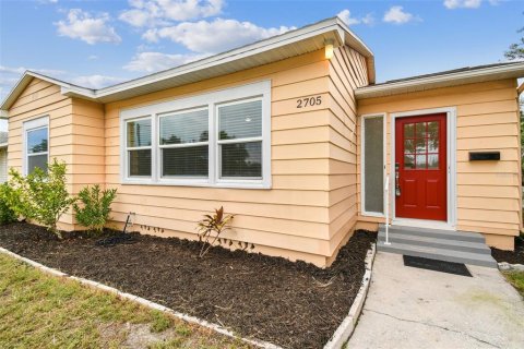 House in Saint Petersburg, Florida 3 bedrooms, 128.21 sq.m. № 1907785 - photo 3