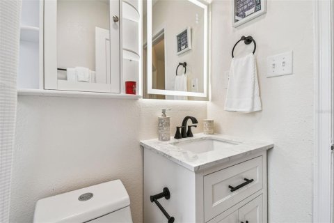 House in Saint Petersburg, Florida 3 bedrooms, 128.21 sq.m. № 1907785 - photo 13