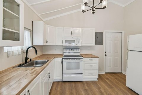 House in Saint Petersburg, Florida 3 bedrooms, 128.21 sq.m. № 1907785 - photo 23
