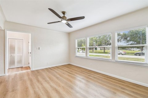 House in Saint Petersburg, Florida 3 bedrooms, 128.21 sq.m. № 1907785 - photo 6