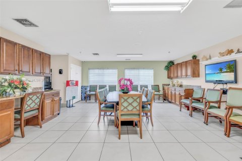 Propiedad comercial en venta en Margate, Florida № 1882089 - foto 16