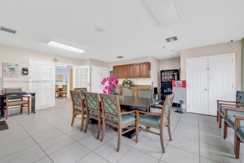 Propiedad comercial en venta en Margate, Florida № 1882089 - foto 17