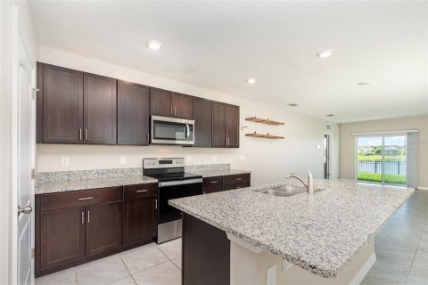 House in New Smyrna Beach, Florida 3 bedrooms, 153.29 sq.m. № 1807351 - photo 8