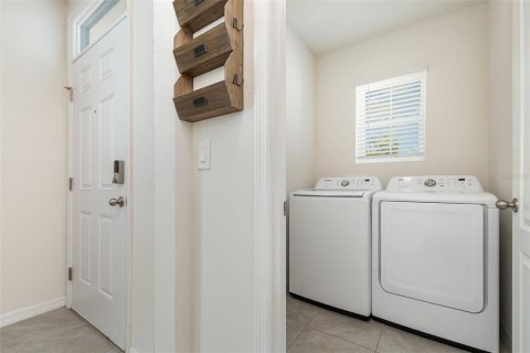 House in New Smyrna Beach, Florida 3 bedrooms, 153.29 sq.m. № 1807351 - photo 19