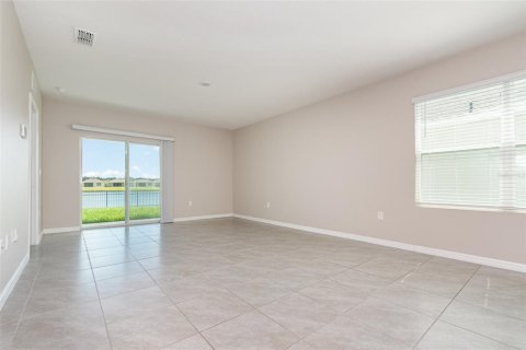 House in New Smyrna Beach, Florida 3 bedrooms, 153.29 sq.m. № 1807351 - photo 5
