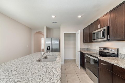 House in New Smyrna Beach, Florida 3 bedrooms, 153.29 sq.m. № 1807351 - photo 9