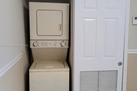 Condominio en alquiler en Miami, Florida, 2 dormitorios, 83.24 m2 № 1953551 - foto 6