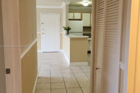 Condominio en alquiler en Miami, Florida, 2 dormitorios, 83.24 m2 № 1953551 - foto 8