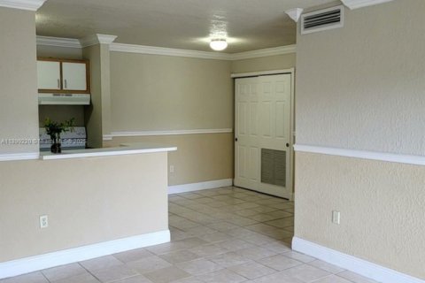 Condominio en alquiler en Miami, Florida, 2 dormitorios, 83.24 m2 № 1953551 - foto 5