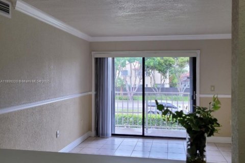 Condominio en alquiler en Miami, Florida, 2 dormitorios, 83.24 m2 № 1953551 - foto 2