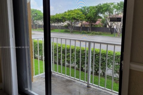 Condominio en alquiler en Miami, Florida, 2 dormitorios, 83.24 m2 № 1953551 - foto 3
