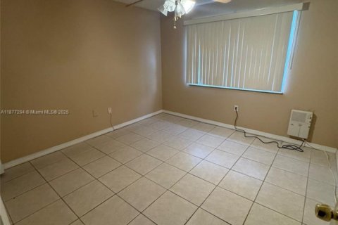 Condo in Tampa, Florida, 2 bedrooms  № 1931089 - photo 6