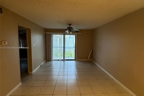 Condo in Tampa, Florida, 2 bedrooms  № 1931089 - photo 5