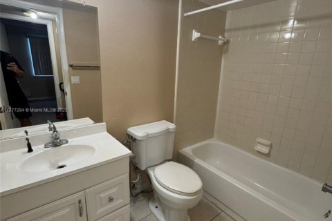 Condo in Tampa, Florida, 2 bedrooms  № 1931089 - photo 7