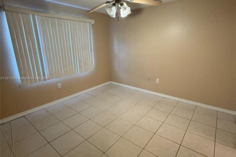 Condo in Tampa, Florida, 2 bedrooms  № 1931089 - photo 8