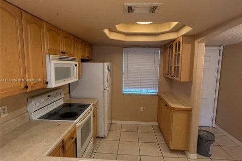 Condominio en venta en Tampa, Florida, 2 dormitorios, 81.66 m2 № 1931089 - foto 3