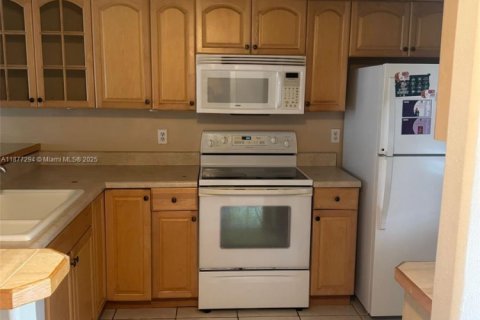 Condo in Tampa, Florida, 2 bedrooms  № 1931089 - photo 1