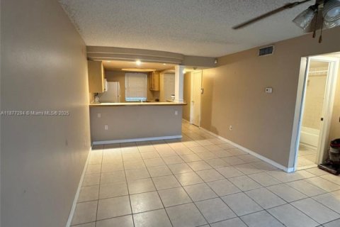 Condo in Tampa, Florida, 2 bedrooms  № 1931089 - photo 4