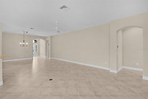 Casa en venta en The Villages, Florida, 4 dormitorios, 235.41 m2 № 1894824 - foto 17
