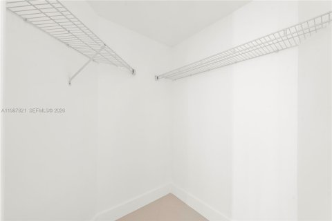 Condominio en venta en Miami, Florida, 2 dormitorios, 106.47 m2 № 2051188 - foto 13