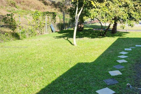 Casa en alquiler en Miami Shores, Florida, 2 dormitorios, 200.2 m2 № 2025536 - foto 6