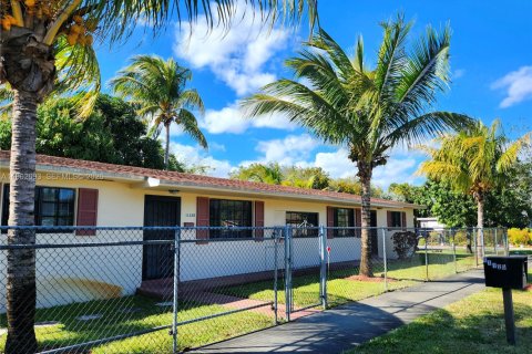 Casa en Miami Shores, Florida 2 dormitorios, 200.2 m2 № 2025536