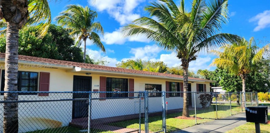 Casa en Miami Shores, Florida 2 dormitorios, 200.2 m2 № 2025536