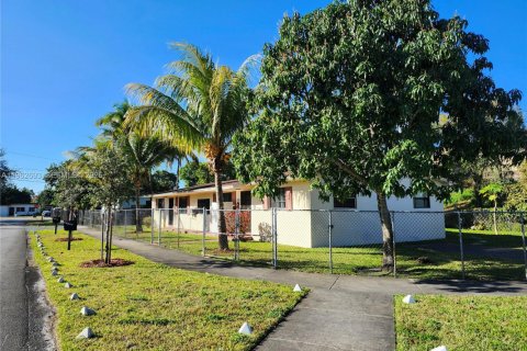 Casa en alquiler en Miami Shores, Florida, 2 dormitorios, 200.2 m2 № 2025536 - foto 12