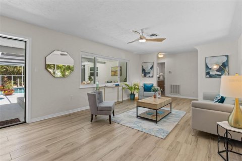 Casa en venta en Saint Petersburg, Florida, 3 dormitorios, 137.68 m2 № 1844836 - foto 5