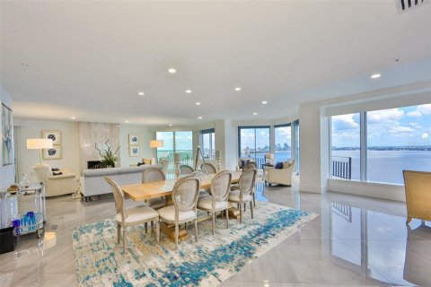 Condominio en venta en Tampa, Florida, 4 dormitorios, 489.41 m2 № 1634164 - foto 10