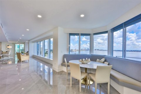 Condominio en venta en Tampa, Florida, 4 dormitorios, 489.41 m2 № 1634164 - foto 16