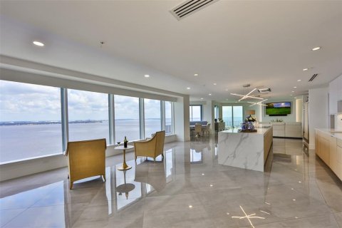 Condominio en venta en Tampa, Florida, 4 dormitorios, 489.41 m2 № 1634164 - foto 8