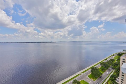 Condominio en venta en Tampa, Florida, 4 dormitorios, 489.41 m2 № 1634164 - foto 25