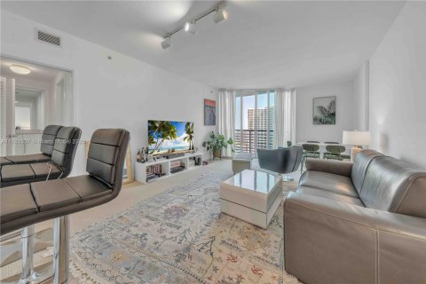 Condo in Miami, Florida, 1 bedroom  № 1741580 - photo 9