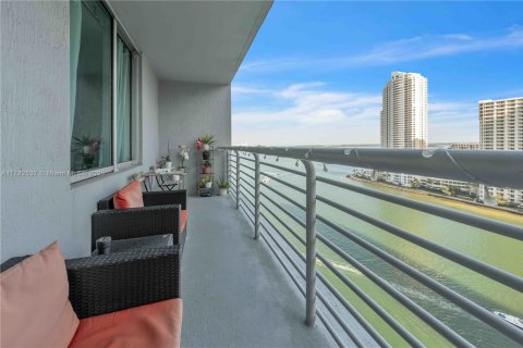 Condo in Miami, Florida, 1 bedroom  № 1741580 - photo 22