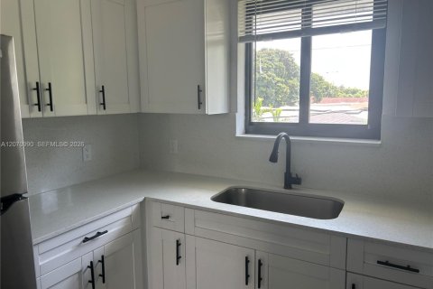 Appartement à louer à Miami, Floride: 2 chambres, 60.39 m2 № 2301603 - photo 3