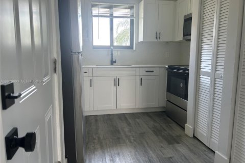 Appartement à louer à Miami, Floride: 2 chambres, 60.39 m2 № 2301603 - photo 2