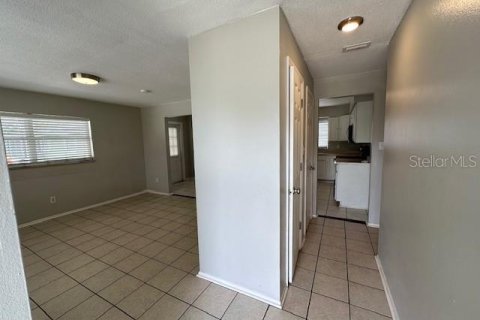 House in Winter Haven, Florida 3 bedrooms, 105.35 sq.m. № 1911612 - photo 2