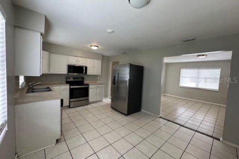 House in Winter Haven, Florida 3 bedrooms, 105.35 sq.m. № 1911612 - photo 5
