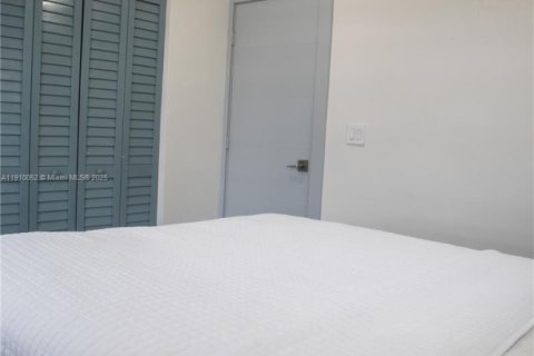 Casa en venta en Miami, Florida, 3 dormitorios, 138.98 m2 № 1965891 - foto 18