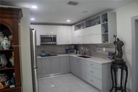 Casa en venta en Miami, Florida, 3 dormitorios, 138.98 m2 № 1965891 - foto 5