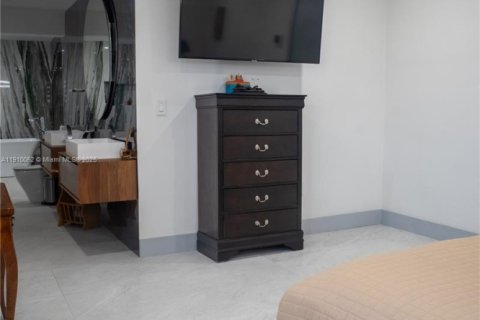 Casa en venta en Miami, Florida, 3 dormitorios, 138.98 m2 № 1965891 - foto 7