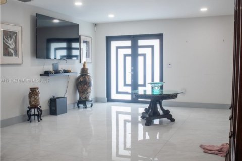 Casa en venta en Miami, Florida, 3 dormitorios, 138.98 m2 № 1965891 - foto 4